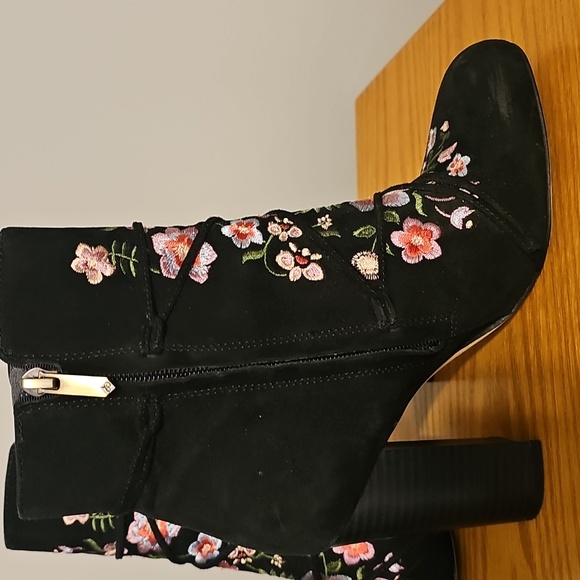Sam Edelman Leather Floral Embroidered Winnie Boots - Picture 5 of 12